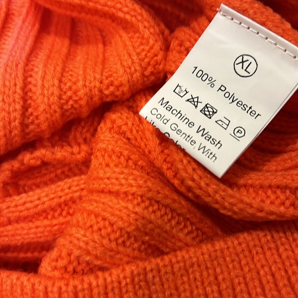 Size XL sweater - Picture 6 of 12